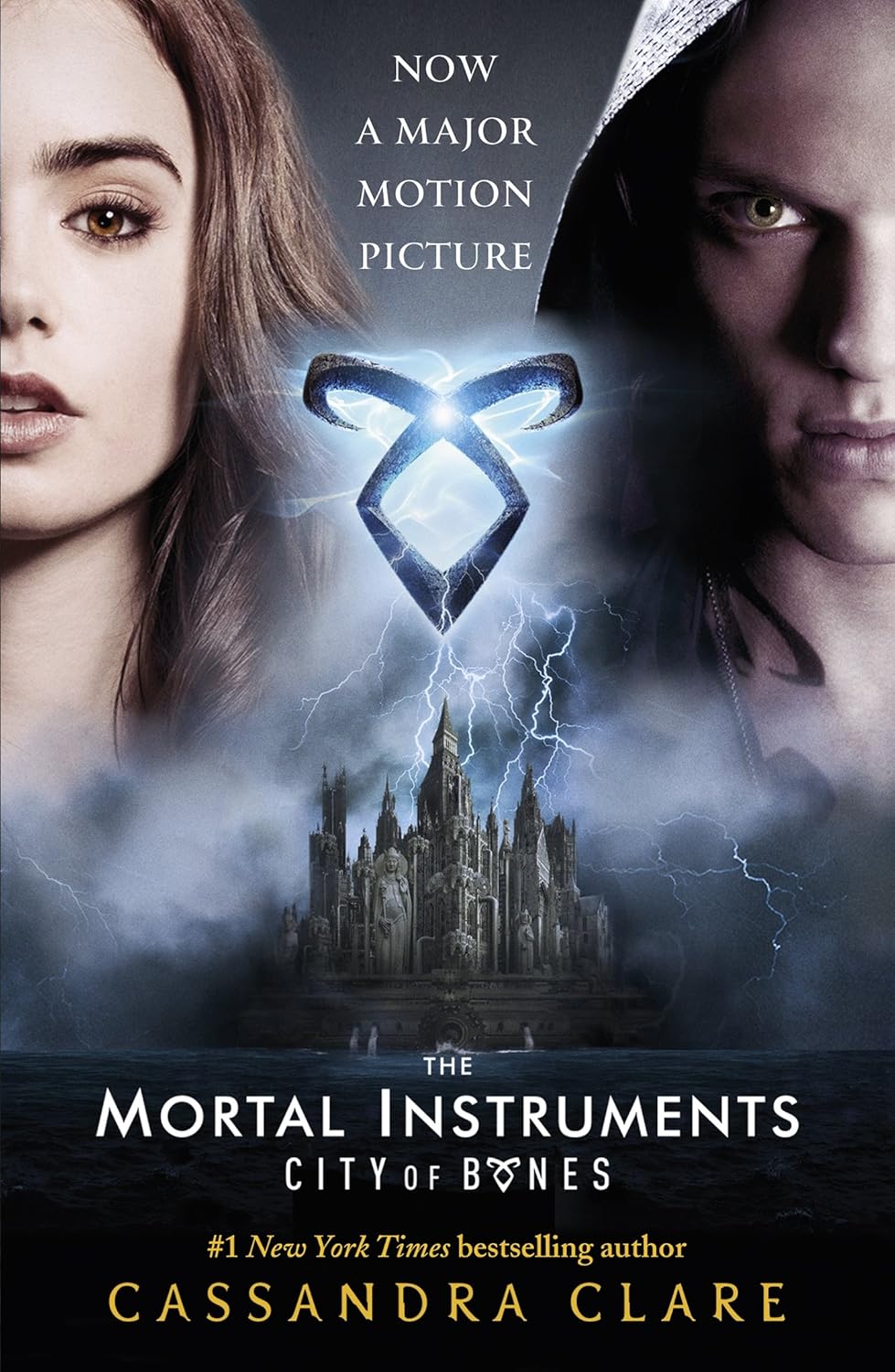 Book cover of 'The Mortal Instruments: City of Bones' with two characters and a castle in the background.